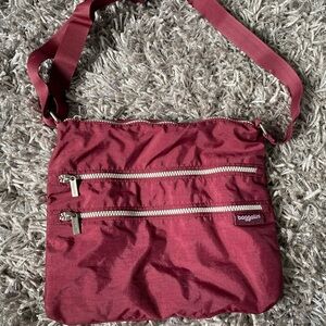 Baggallini essential crossbody bag